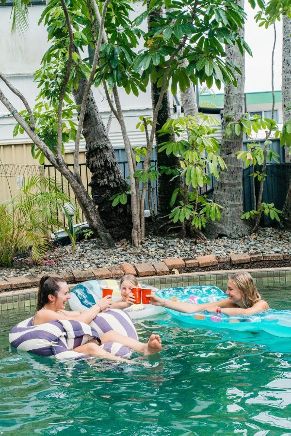 Mad Monkey Village Cairns Exterior foto
